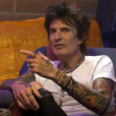 tommy lee dick|Tommy Lee explica por que postou foto explícita do próprio。